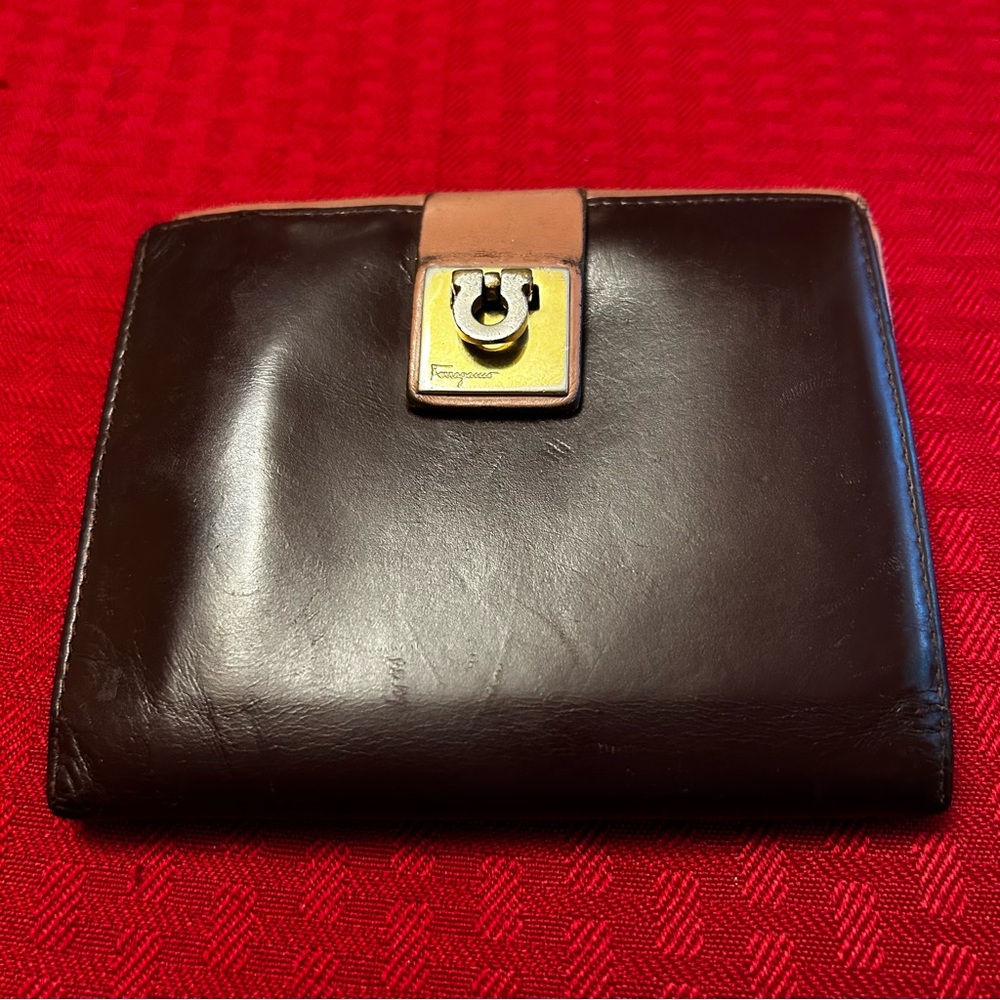 VTG Authentic Salvatore Ferragamo Bifold Calfskin Leather Wallet Gancini Clasp - Picture 1 of 11